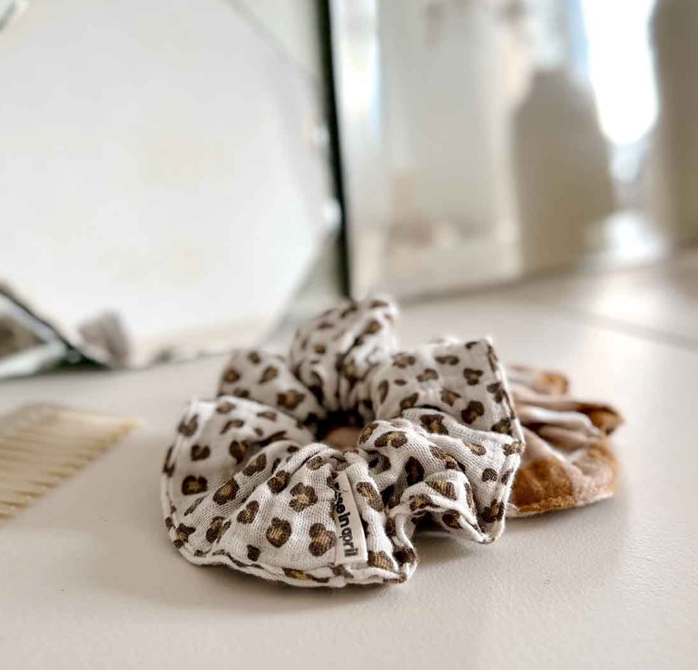 Rose in April  Scrunchie "CHOUCHOU mit GRAUEM LEOPARDENMUSTER"